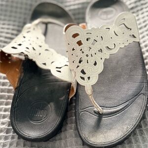 Fitflop Women's Flora Thong Urban Creamy White Size 9 White Leather Thong